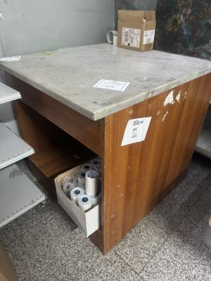 BANCO DA LAVORO IN LEGNO CON PIANO SUPERIORE IN MARMO (Liquidazione Giudiziale CCI)